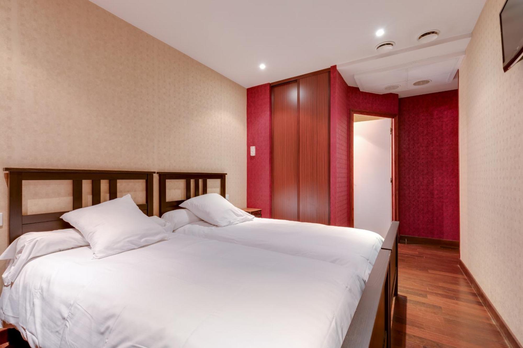 Le Celtic Hotel Le Thillay Bilik gambar