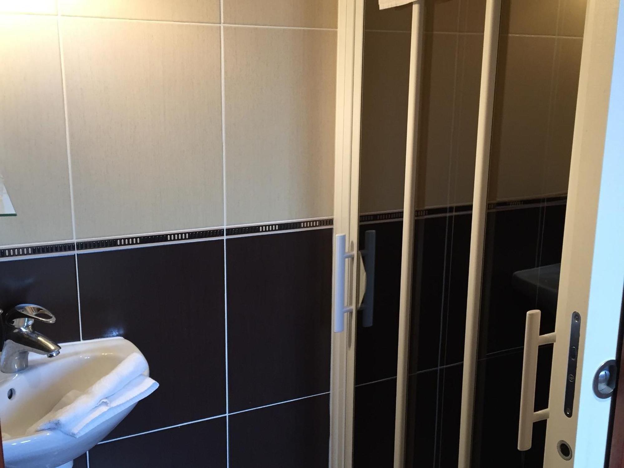 Le Celtic Hotel Le Thillay Bilik gambar