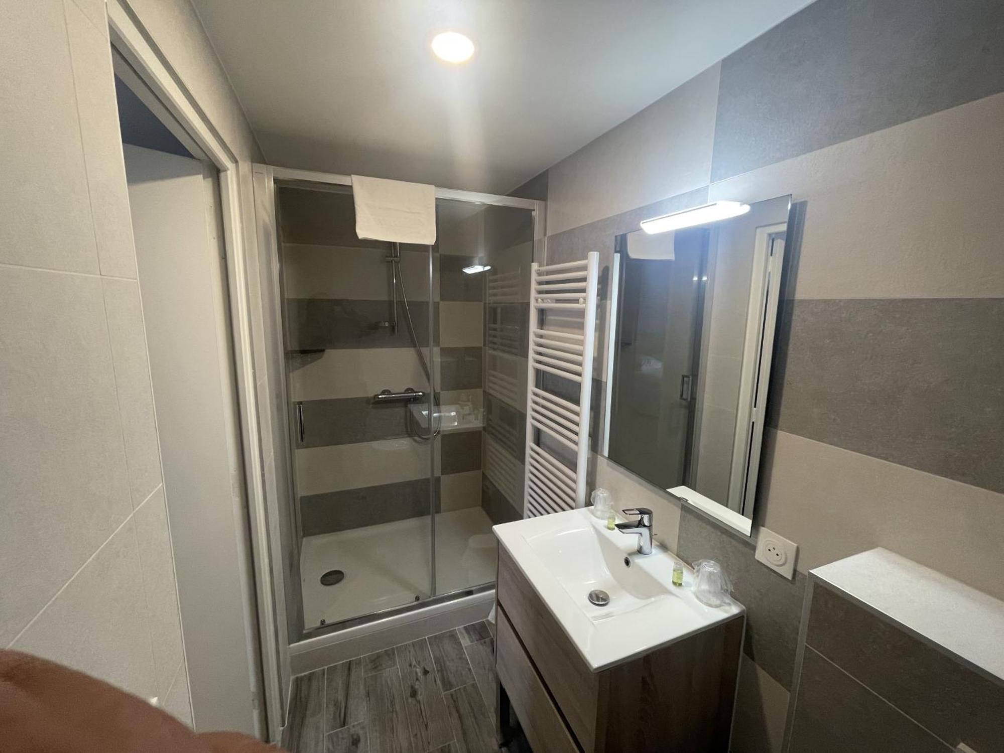 Le Celtic Hotel Le Thillay Bilik gambar
