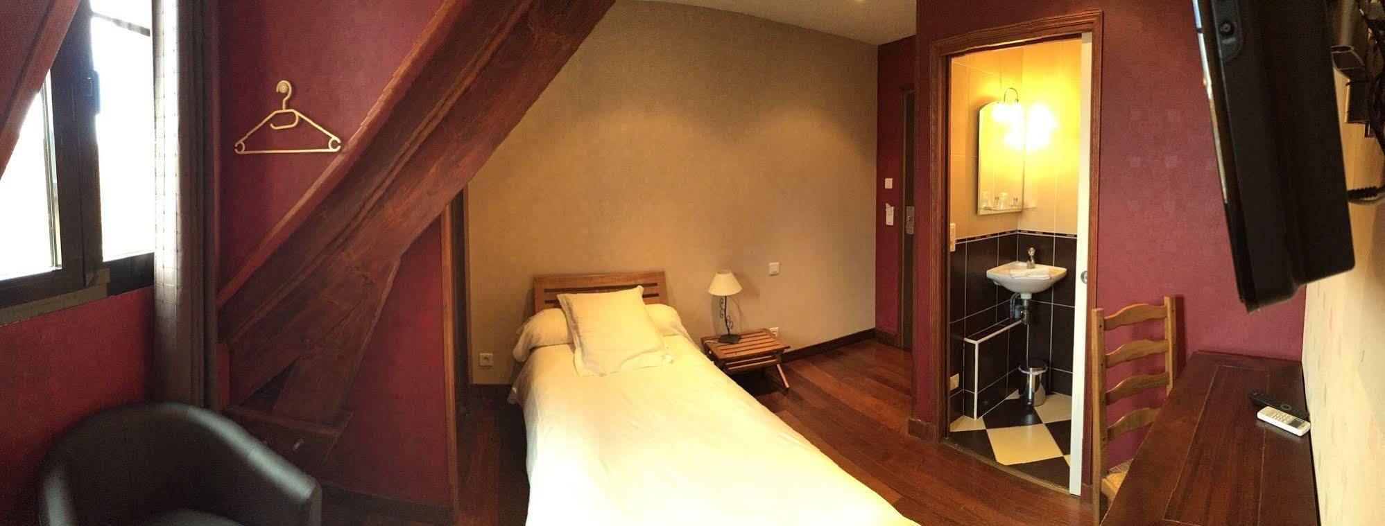 Le Celtic Hotel Le Thillay Luaran gambar