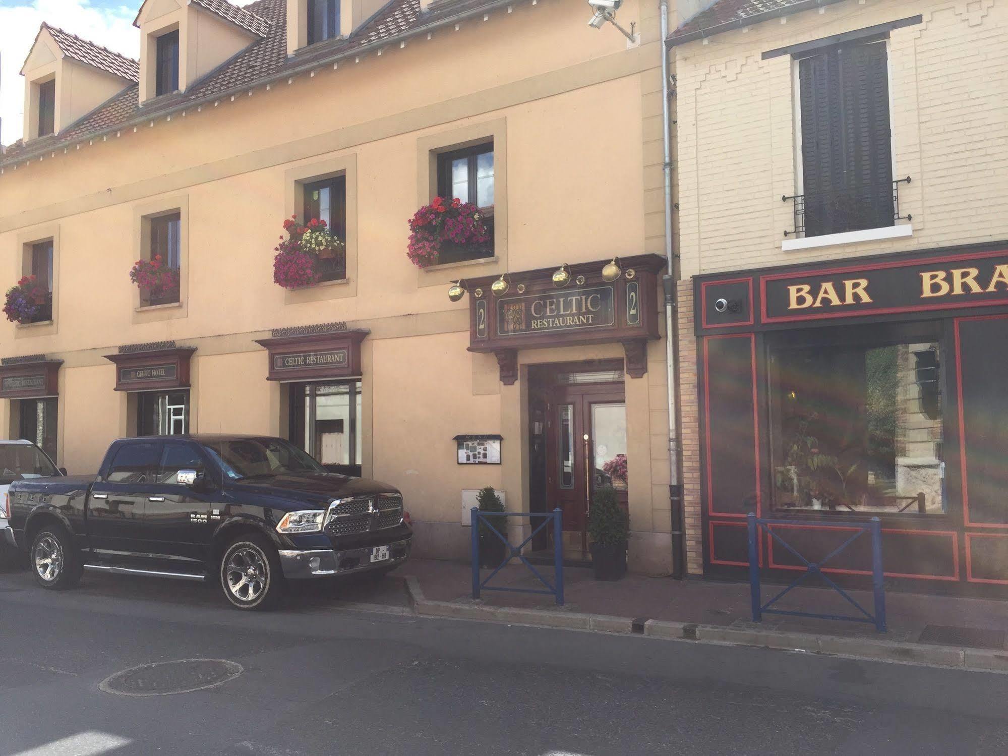 Le Celtic Hotel Le Thillay Luaran gambar